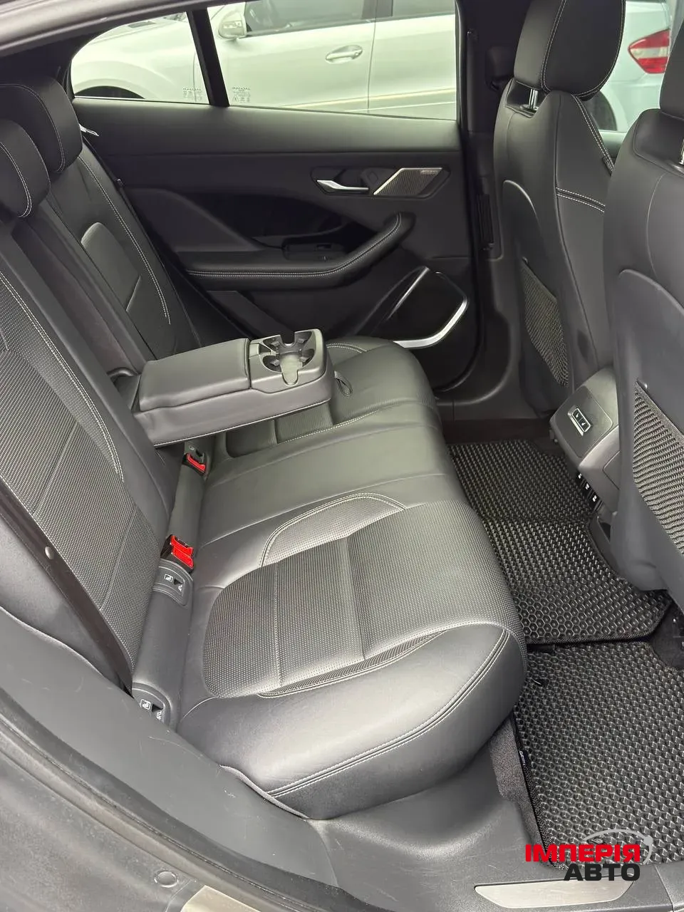 Jaguar I-Pace - фото 12