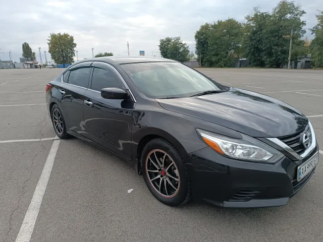 Nissan Altima - фото 1