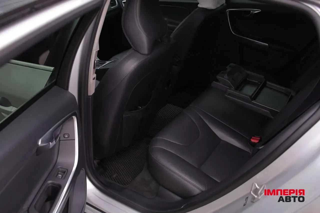 Volvo V60 - фото 17