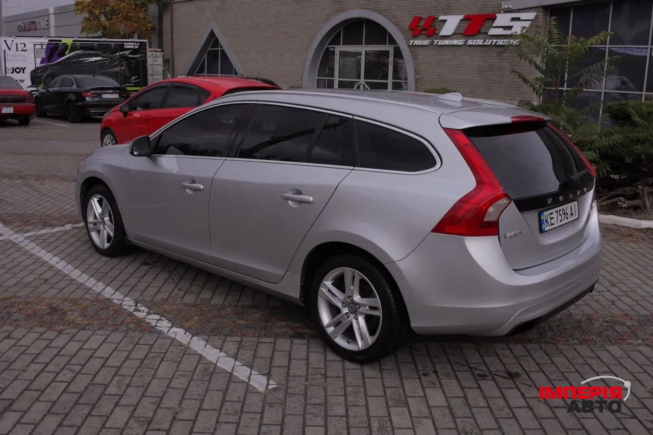 Volvo V60 - фото 8