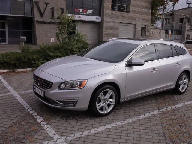 Volvo V60 - фото 1