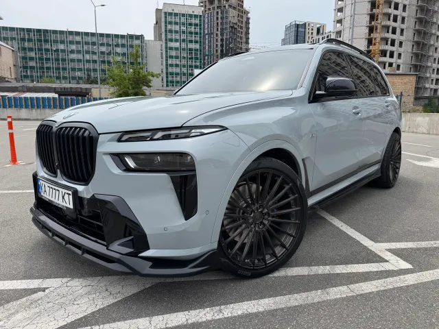 BMW X7 - фото 1