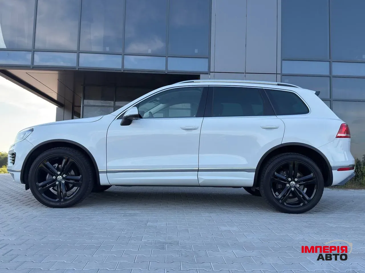 Volkswagen Touareg - фото 5
