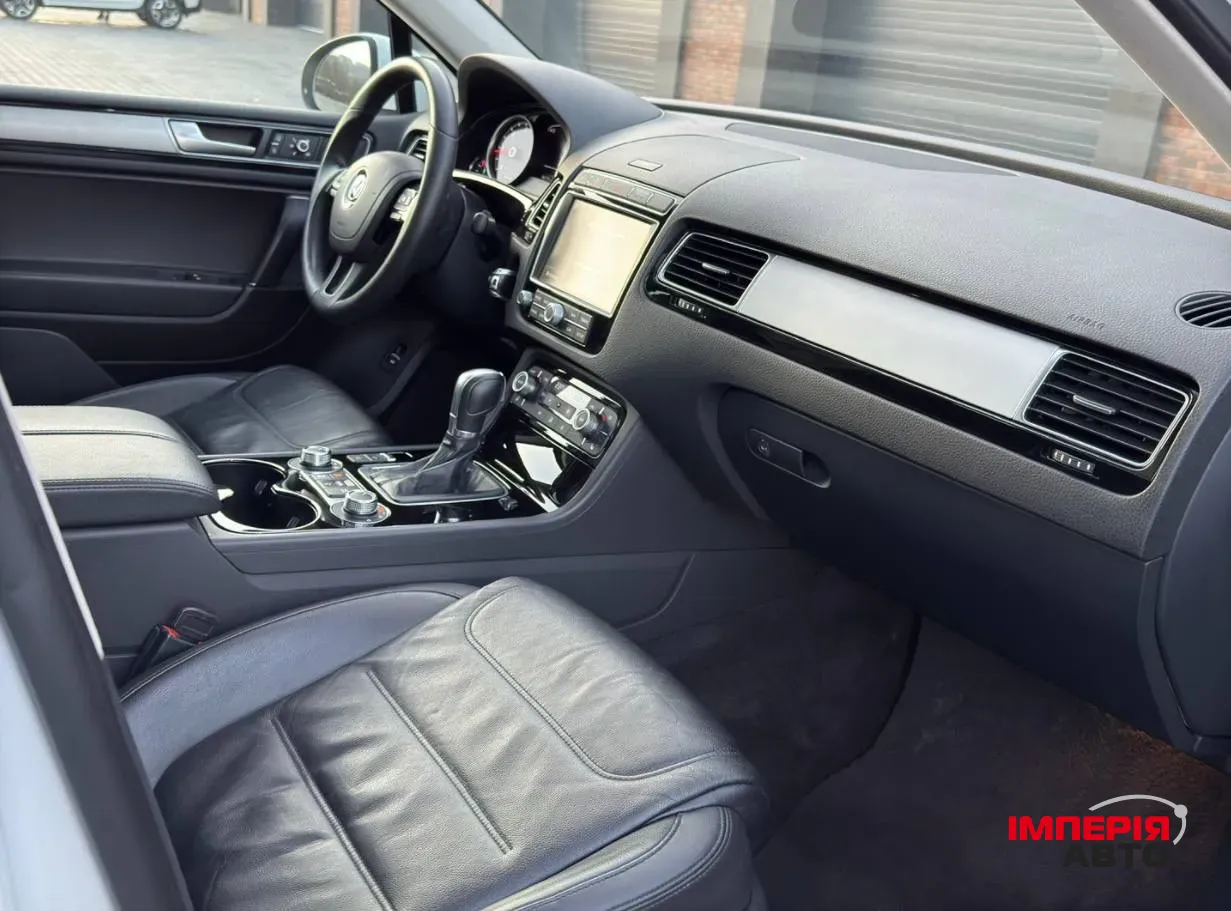 Volkswagen Touareg - фото 10