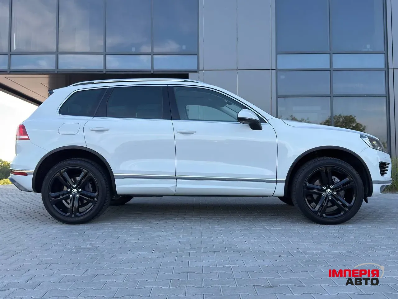 Volkswagen Touareg - фото 8