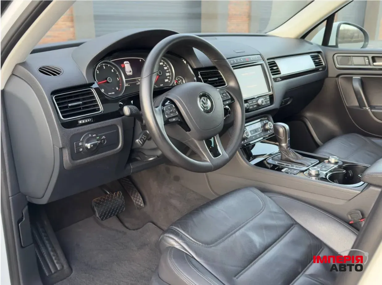 Volkswagen Touareg - фото 9