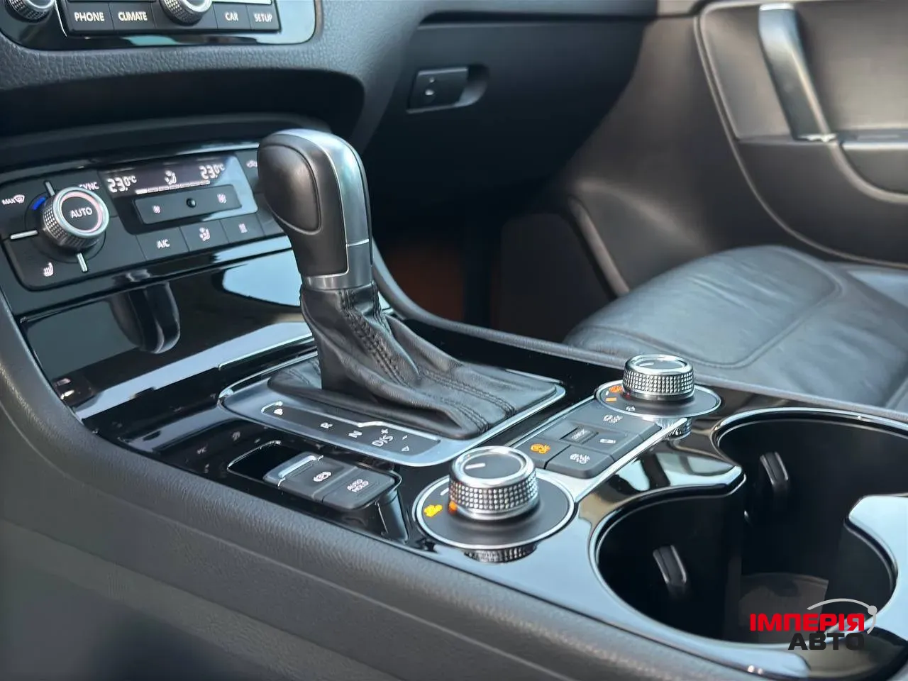 Volkswagen Touareg - фото 23