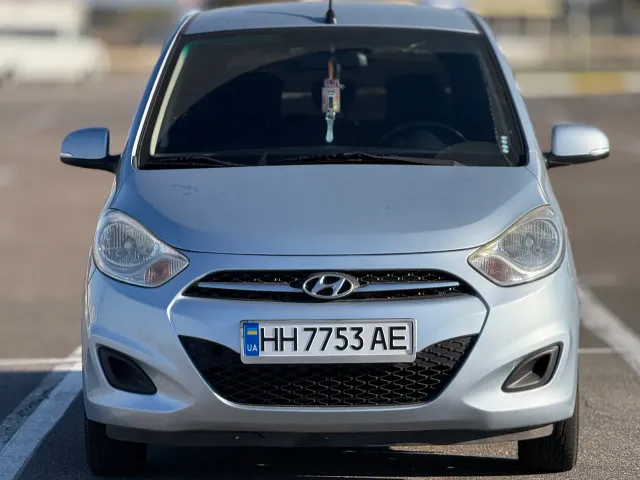 Hyundai i10 - фото 1