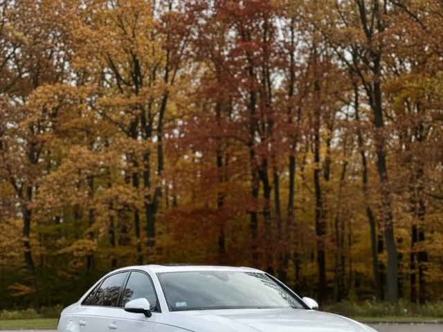 Audi A4 - фото 1