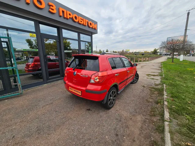 Geely MK Cross - фото 5