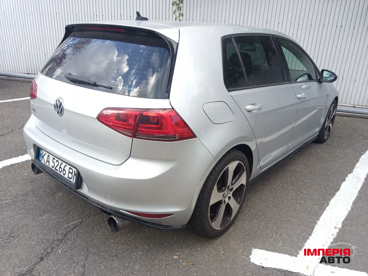 Volkswagen Golf GTI - фото 3