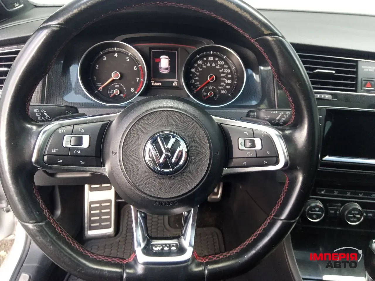 Volkswagen Golf GTI - фото 9