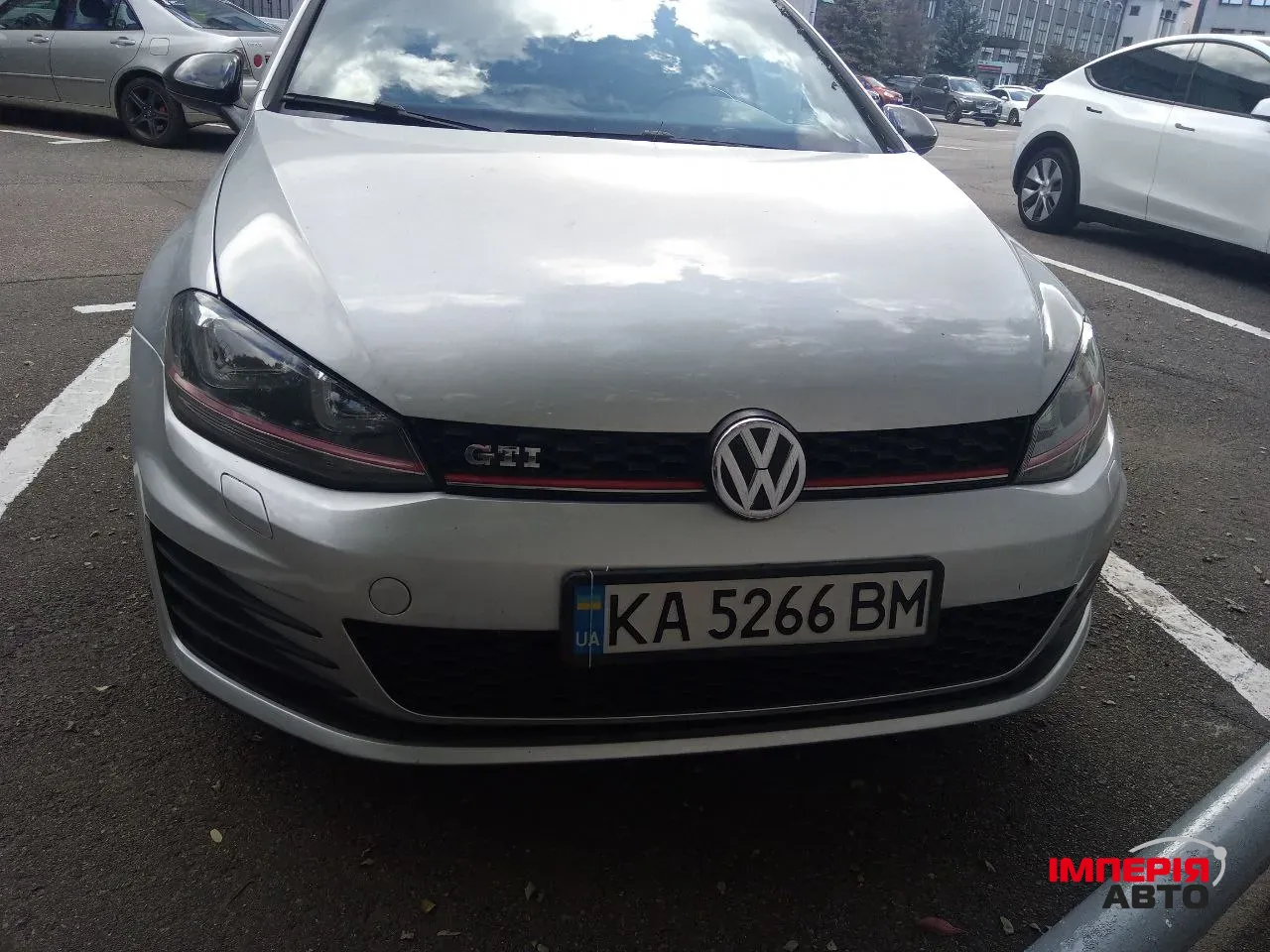 Volkswagen Golf GTI - фото 8