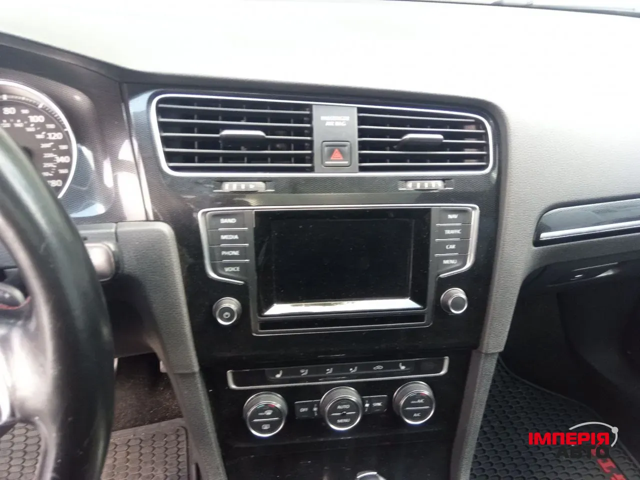 Volkswagen Golf GTI - фото 10