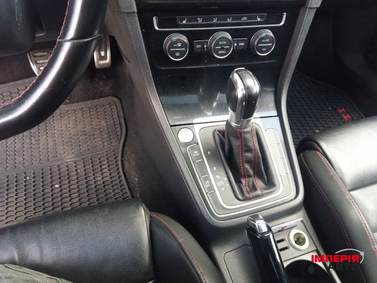 Volkswagen Golf GTI - фото 12