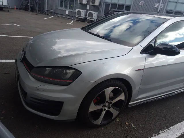 Volkswagen Golf GTI - фото 1