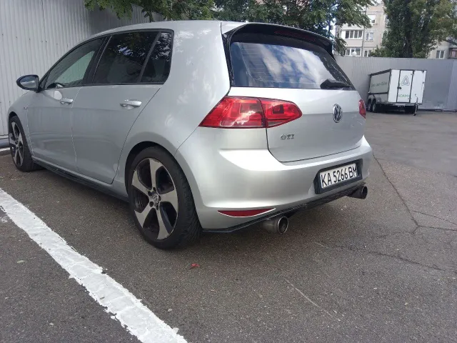 Volkswagen Golf GTI - фото 4