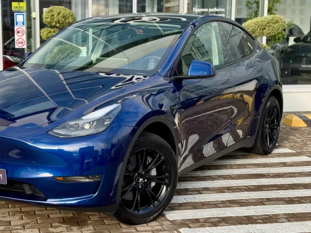 Tesla Model Y - фото 1