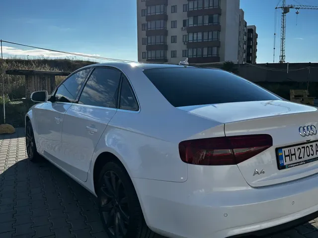 Audi A4 - фото 5