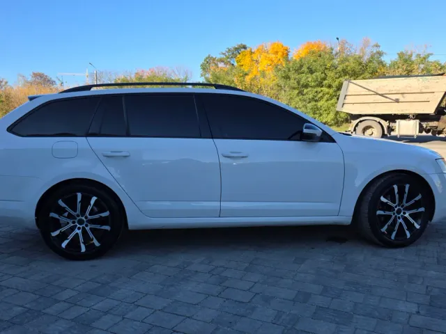 Skoda Octavia - фото 3