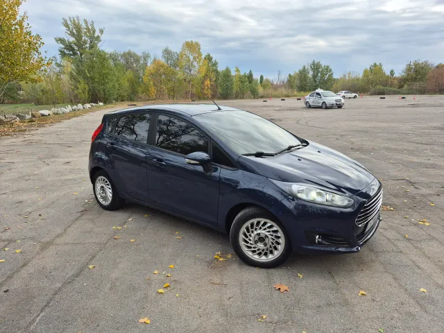 Ford Fiesta - фото 1