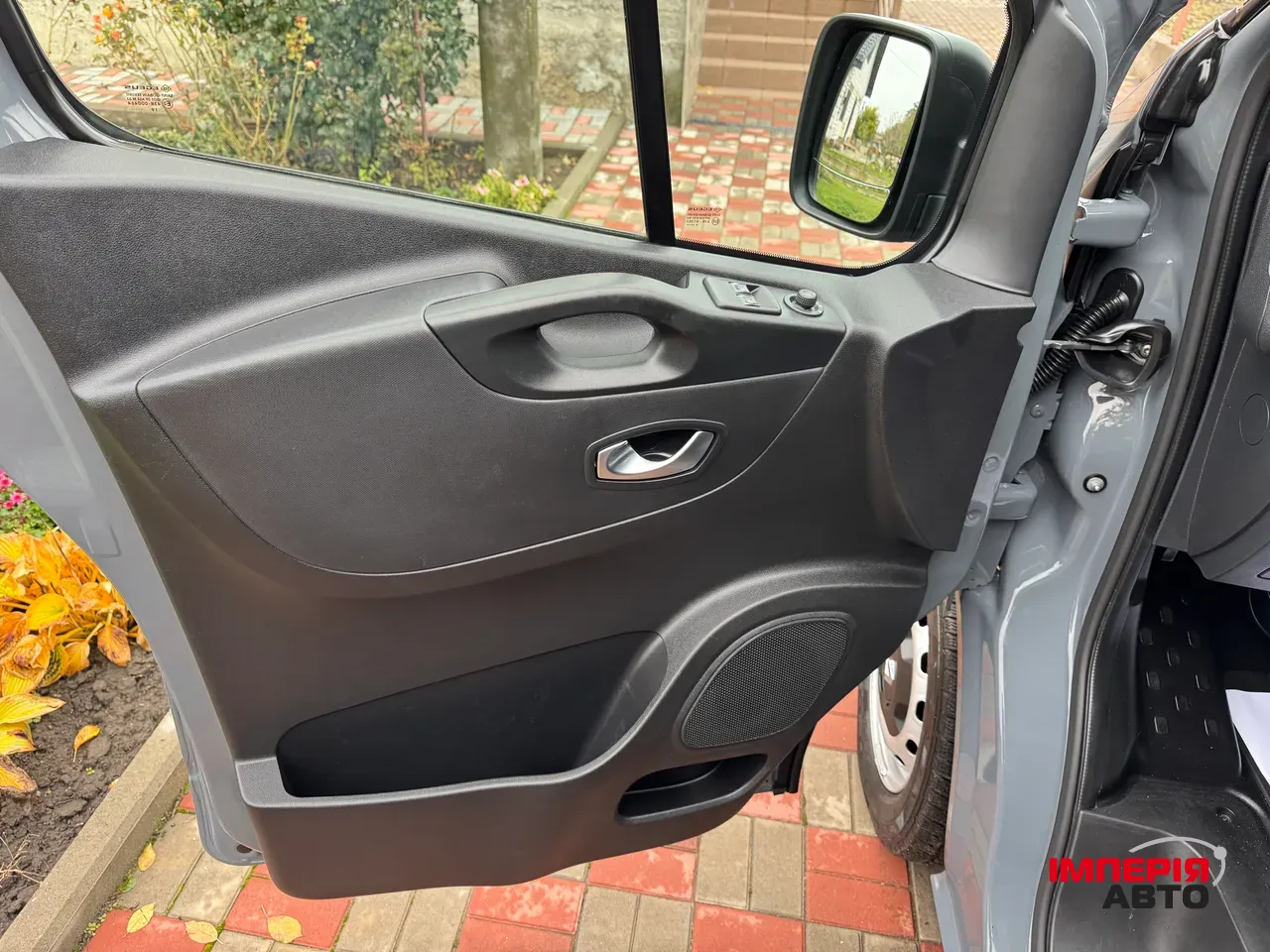 Renault Trafic - фото 35