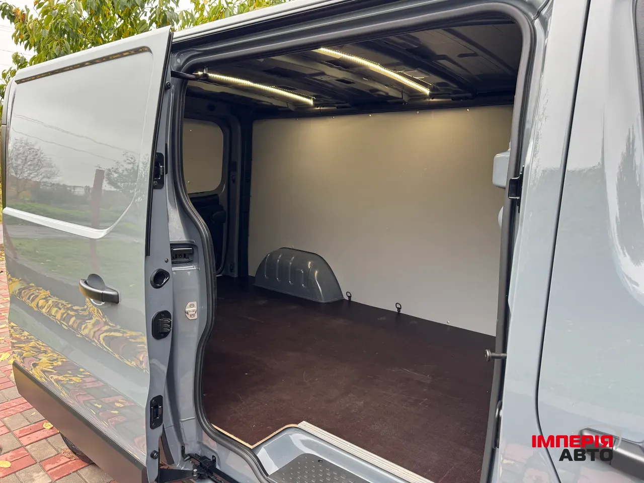 Renault Trafic - фото 15