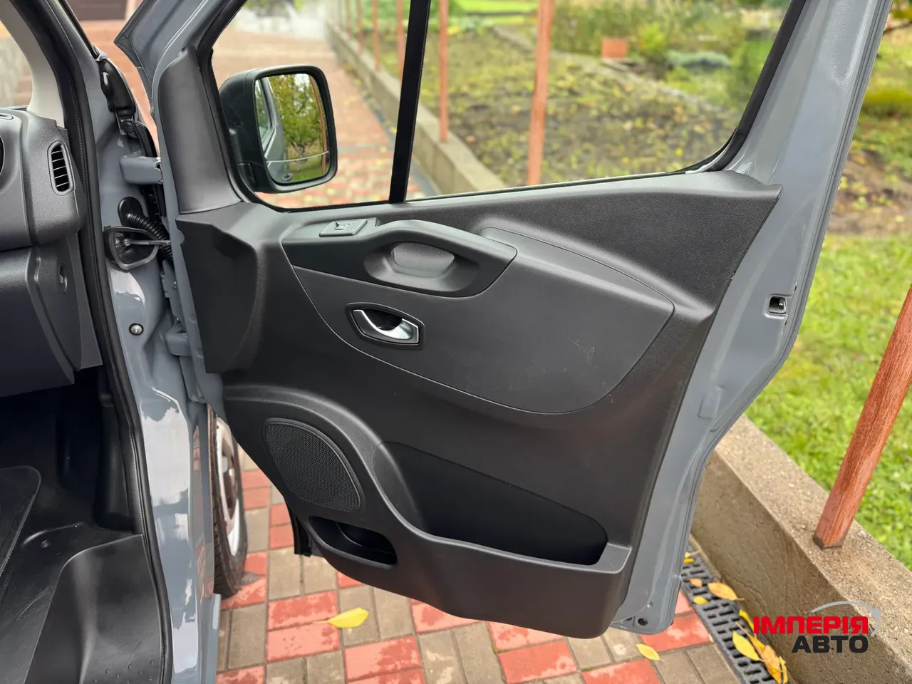 Renault Trafic - фото 18