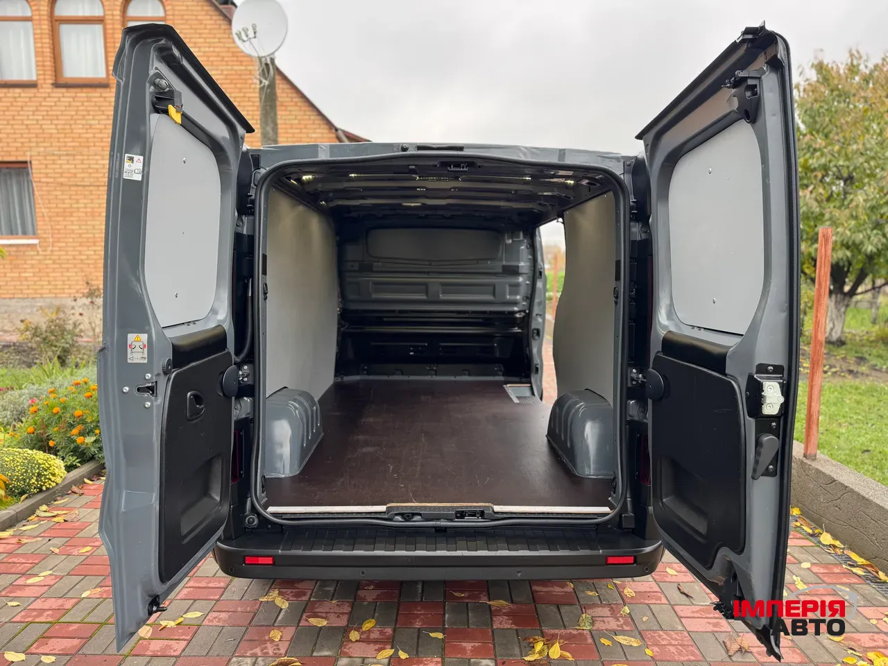 Renault Trafic - фото 11