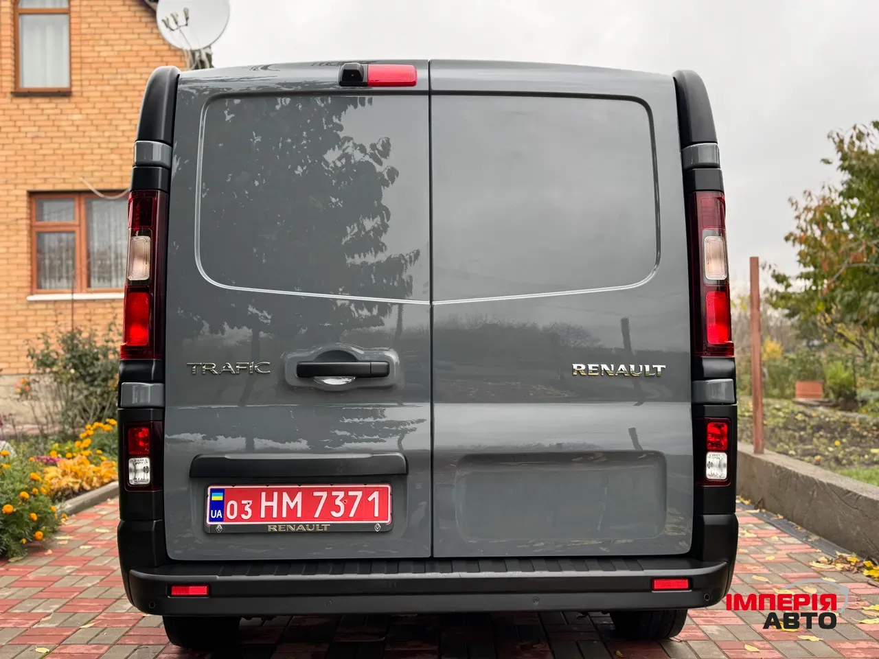 Renault Trafic - фото 10
