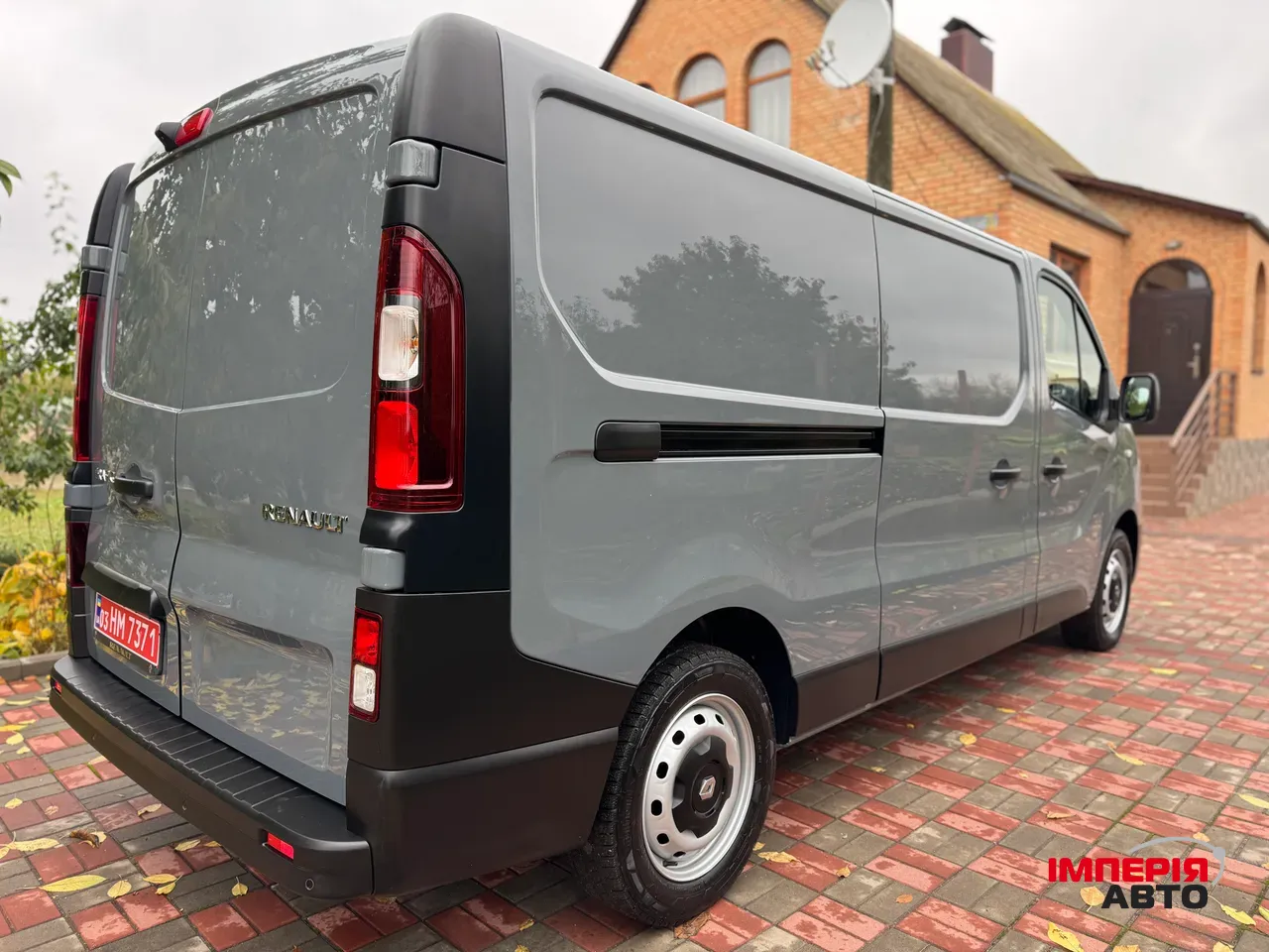 Renault Trafic - фото 9