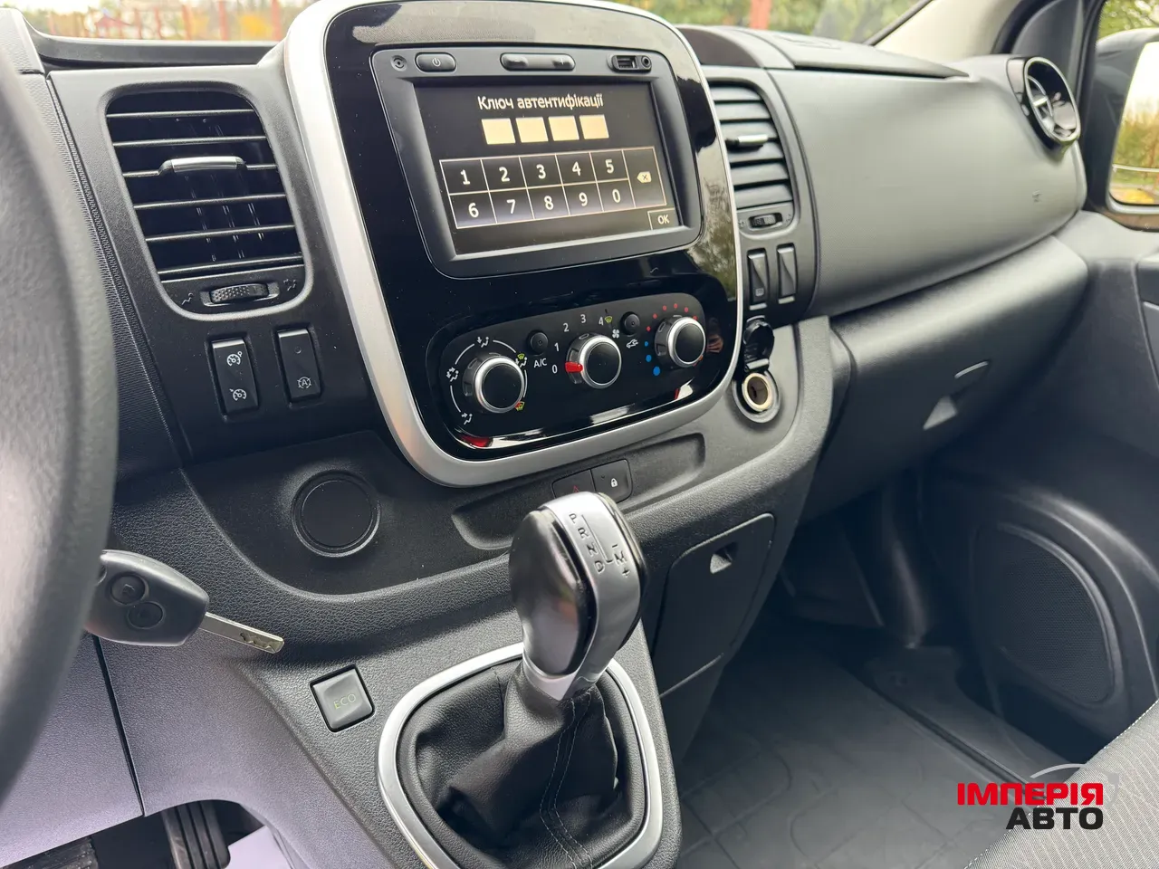 Renault Trafic - фото 33