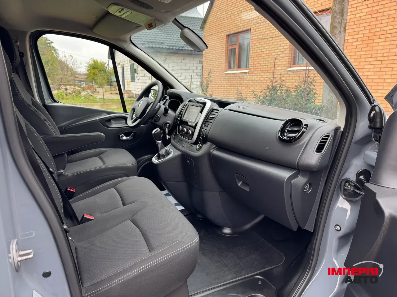 Renault Trafic - фото 17