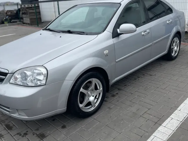 Chevrolet Lacetti - фото 1