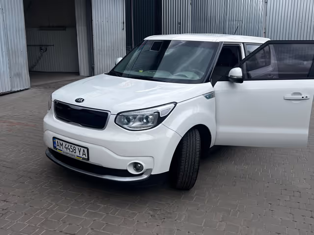 Kia Soul EV - фото 1