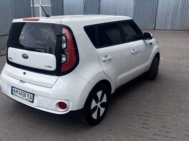 Kia Soul EV - фото 3