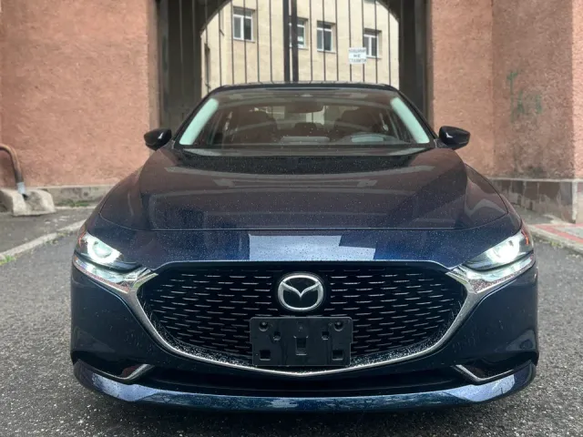 Mazda 3 - фото 1