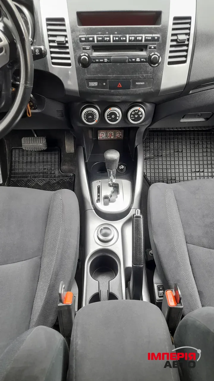 Mitsubishi Outlander - фото 13