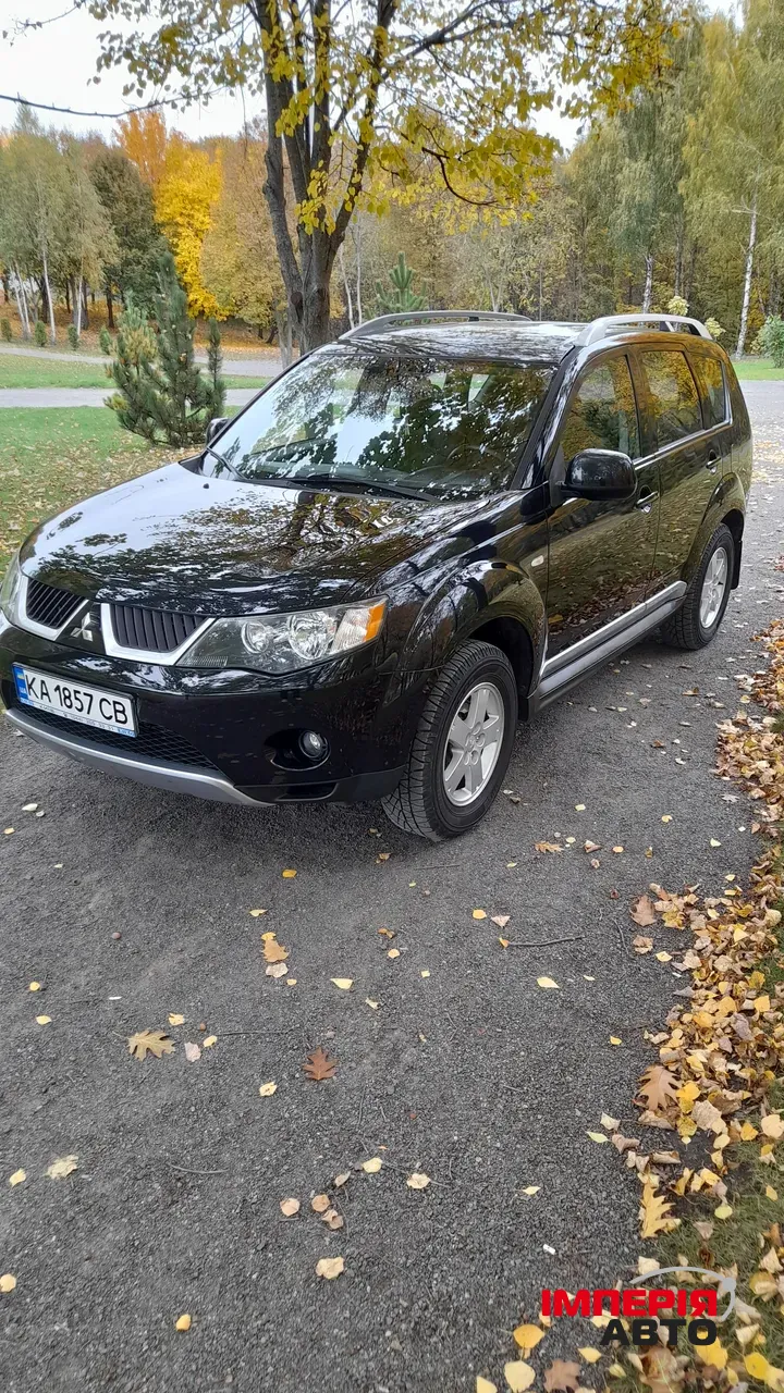 Mitsubishi Outlander - фото 1