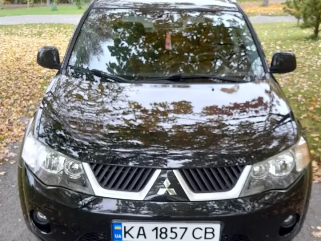Mitsubishi Outlander - фото 2