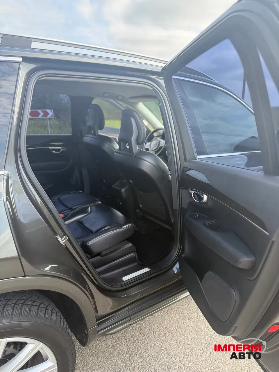 Volvo XC90 - фото 9