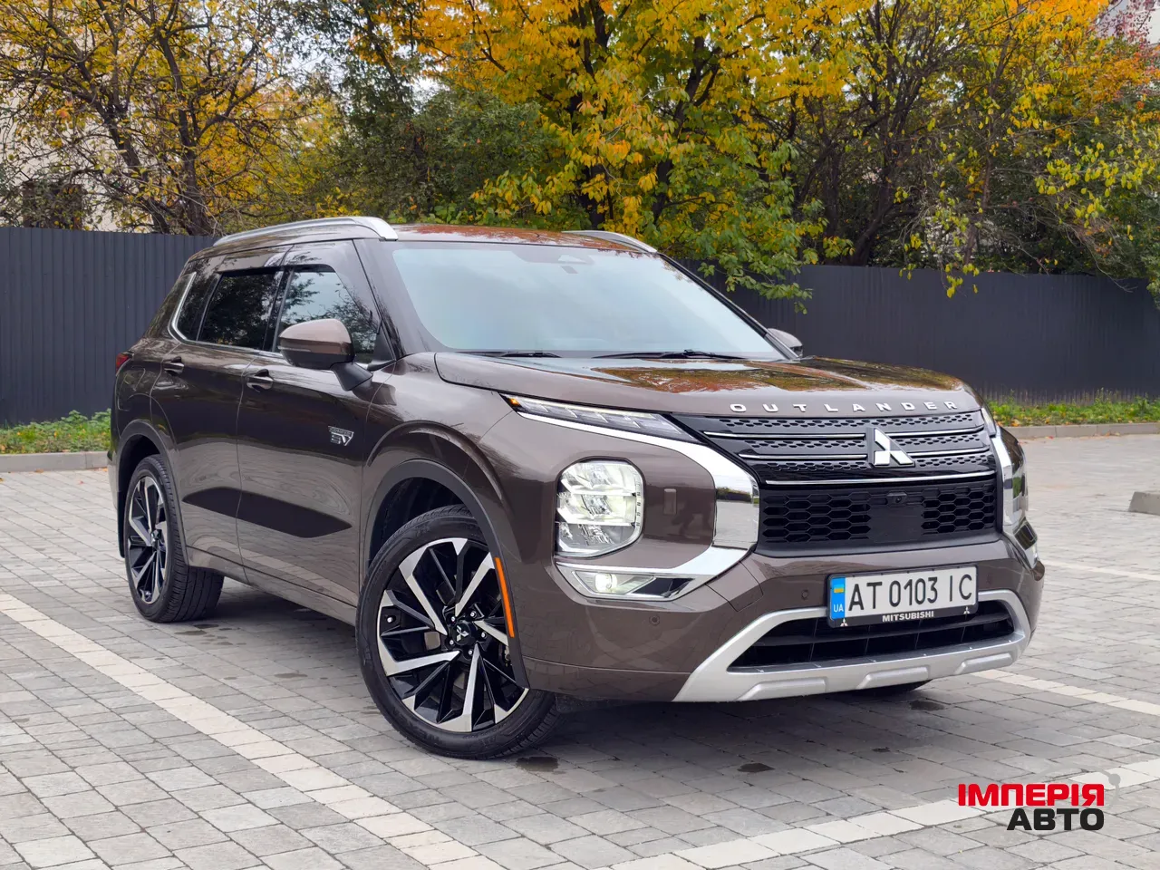 Mitsubishi Outlander - фото 1