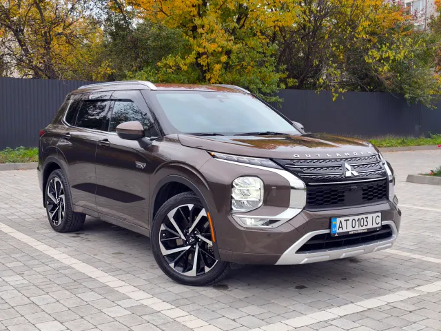 Mitsubishi Outlander - фото 2
