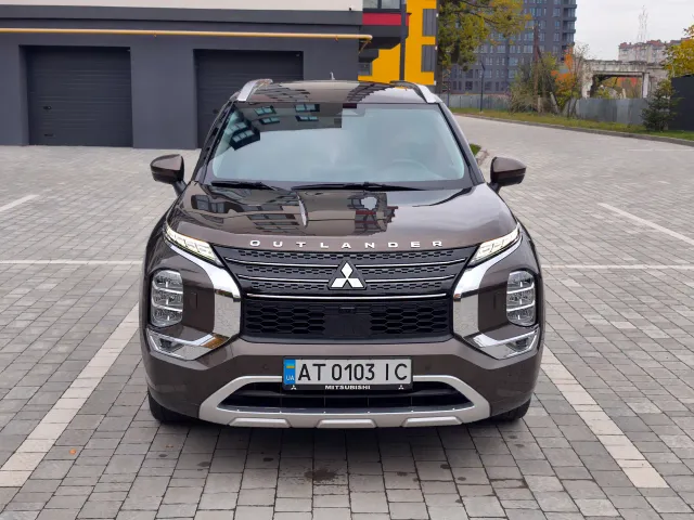 Mitsubishi Outlander - фото 4