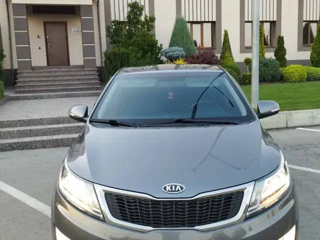 Kia Rio - фото 1