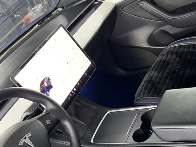 Tesla Model 3 - фото 3