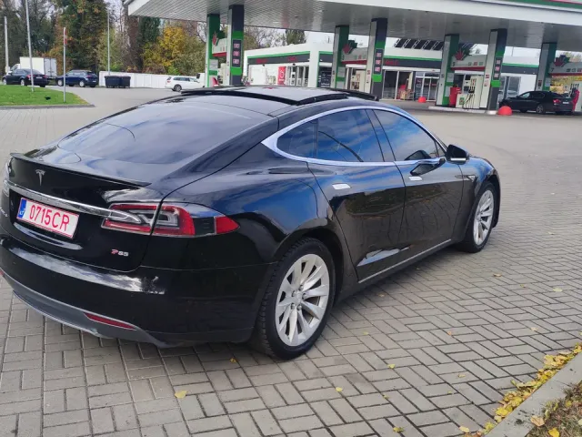 Tesla Model S - фото 5