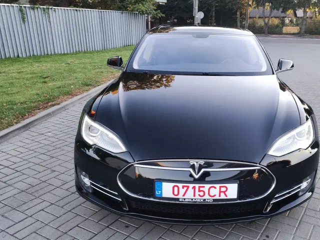 Tesla Model S - фото 2
