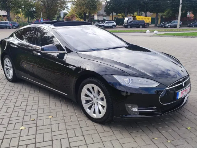Tesla Model S - фото 3