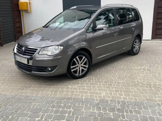 Volkswagen Touran - фото 1